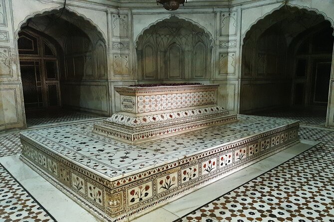 2-Perfect Days in Lahore with a Local Tour Guide - Masjid Wazir Khan: tiles and frescoes you’ll want to spot yourself