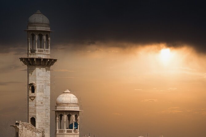 3-Days Guided Tour Of Multan, Bahawalpur, Uch Sharif & Derawar Fort (Cholistan) - Day 1 in Multan: Sufi tombs, British-era traces, and Old Multan gates