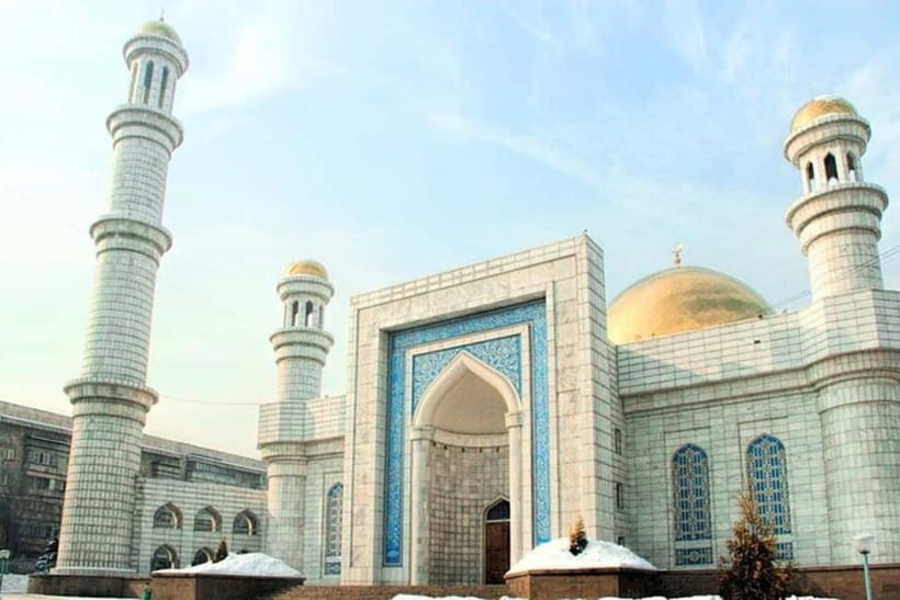 Almaty : Must-See Private Walking tour - Almaty Central Mosque: more than a photo stop