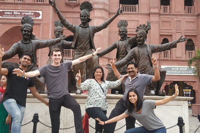 Amritsar Heritage Walking Tour of Old City & Golden Temple Area - Guide factor: English/Spanish narration that actually stitches the story together