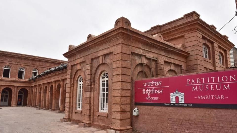 Amritsar: Small Group Sightseeing Tour with Wagah Border - Picking up your day in Amritsar (8am start)