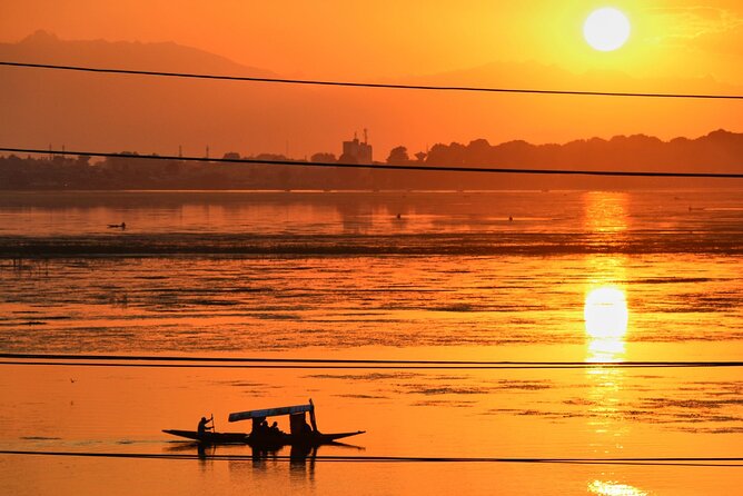 Fascinating Kashmir 4 Nights / 5 Days - Dal Lake Shikara and Srinagar Garden Sights on Your First Evening