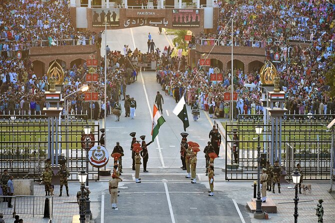 Golden Temple and Wagah Border Private Tour with Punjabi Lunch - Jallianwala Bagh: A Memorial Stop Worth Your Full Attention