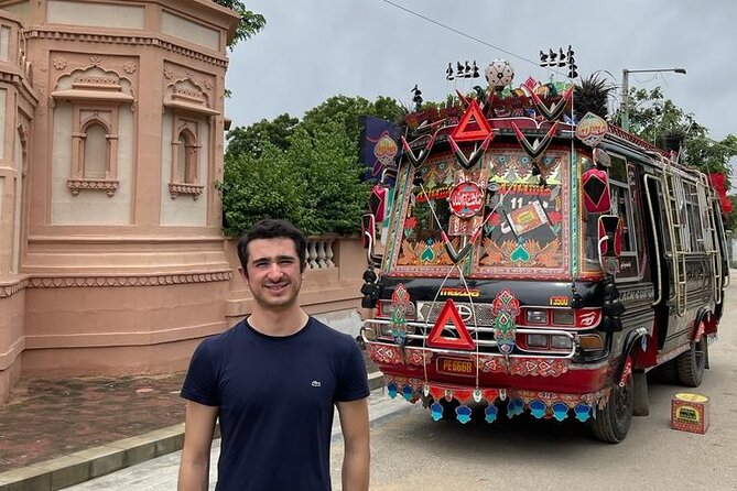 Karachi City Tour - Zainab Market: a free souvenir stop that feels practical