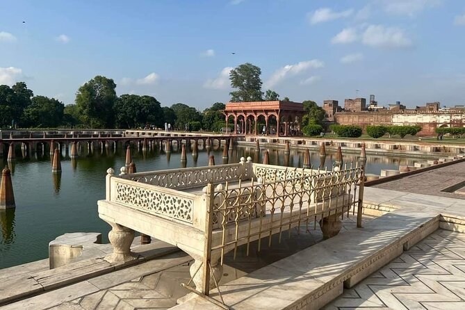 Lahore Full Day Sightseeing Guided Tour - Zamzama Gun and Minar-e-Pakistan: a quick start with a big story