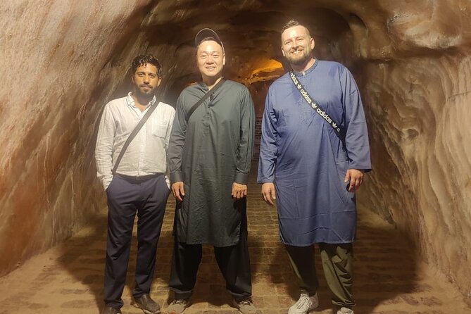 Lahore Heritage and Sightseeing Guided Tour - Lahore Fort: Built for Power and Protection