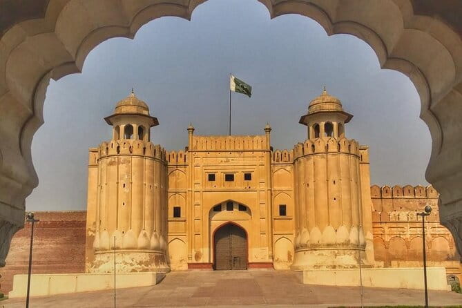 Lahore Heritage in a Day - Akbari Mandi: the spice market where your senses do the mapwork