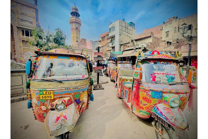 Rangeela Rikshaw Walled City Guided Tour Lahore - Key things you’ll notice on this Rangeela Rickshaw ride