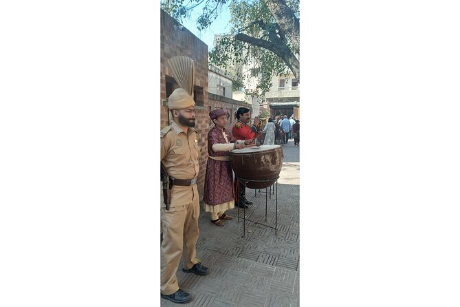 Rangeela Rikshaw Walled City Guided Tour Lahore - Stop 3: Masjid Wazir Khan for the 1600s story