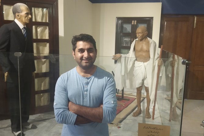 Top Ten Wonders of Islamabad Guided City Tour - F-7 Markaz (Jinnah Super Market) and The Centaurus: modern shopping stops with a purpose